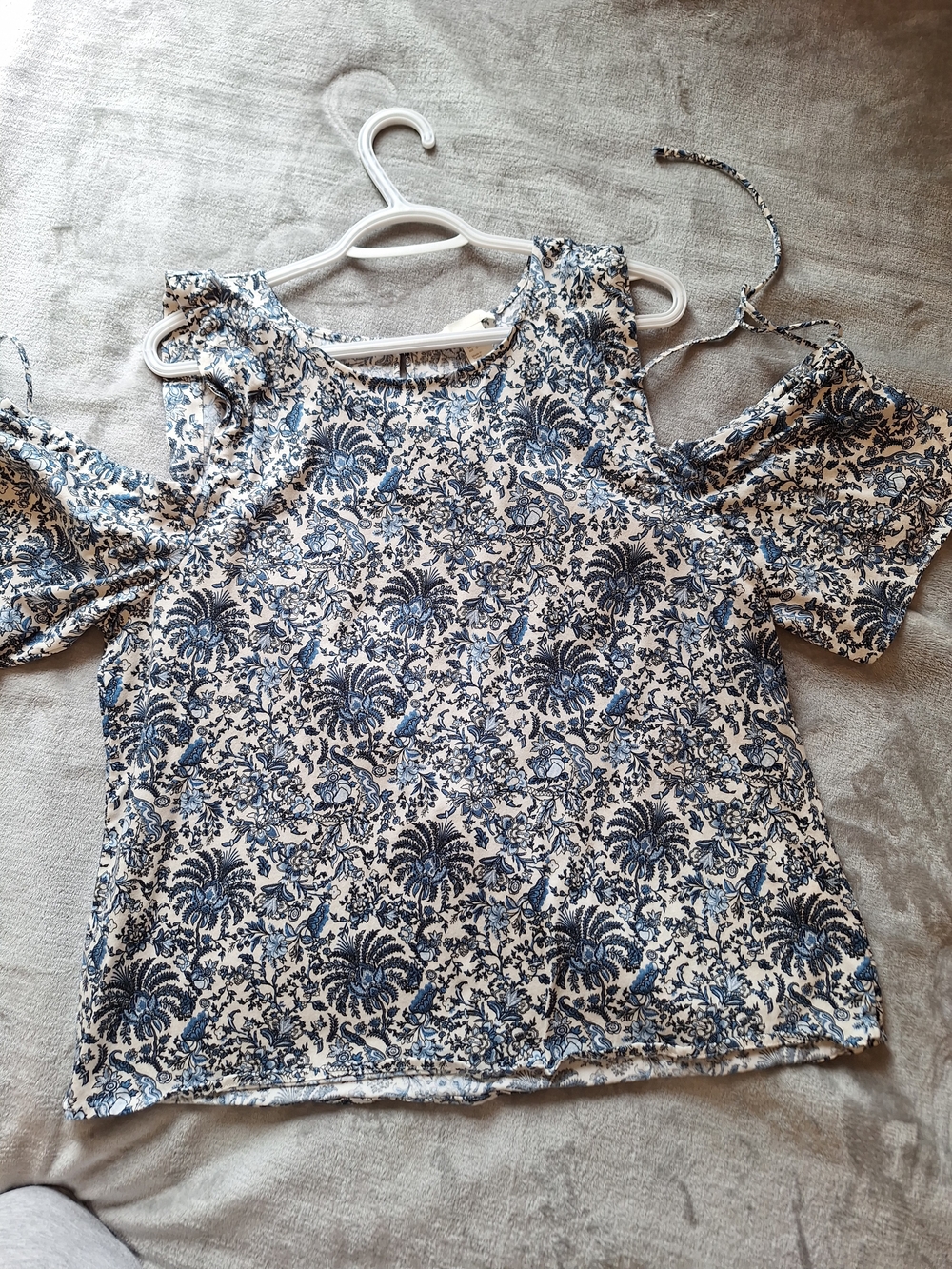 H&M White and Blue Cold-Shoulder Floral Top with Shoulder Ties